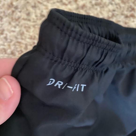 NWT WOMENS Nike dry fit black shorts - Picture 4 of 4